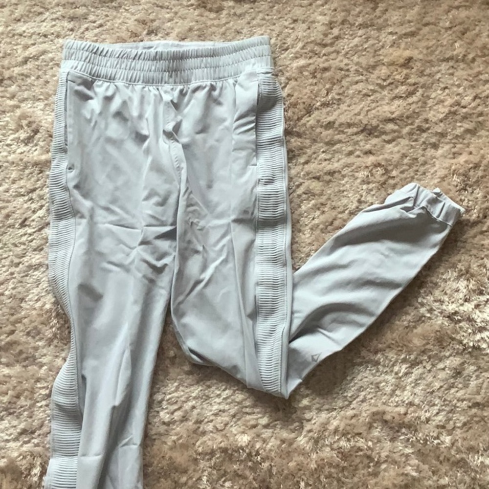 Ivivva light grey joggers